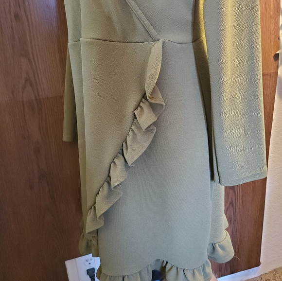 Boohoo Green Faux Wrap Dress - Picture 5 of 7